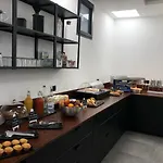 Iron By Moderno Hotel