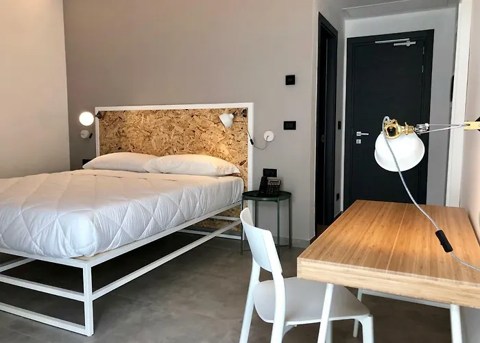 מלון Moderno בארי