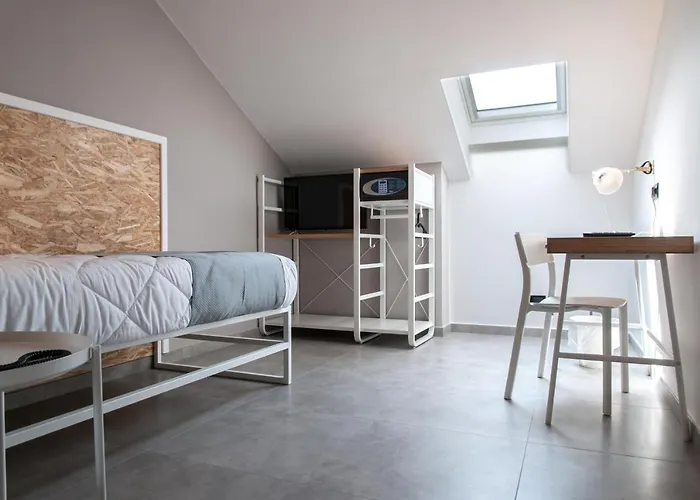 Moderno מלון בארי